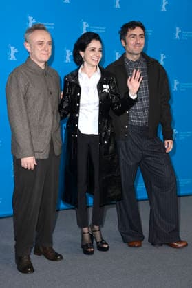 Tansu Bicer, Özgü Namal and Illker Catak at the photocall for the feature film Yellow Letters Yellow Letters at the Berlinale 2026 76 Berlin International Film Festival at the Hotel Grand Hyatt Berlin, 13 02 2026 Foto:xN.xKubelkax xFuturexImagex briefe_6212