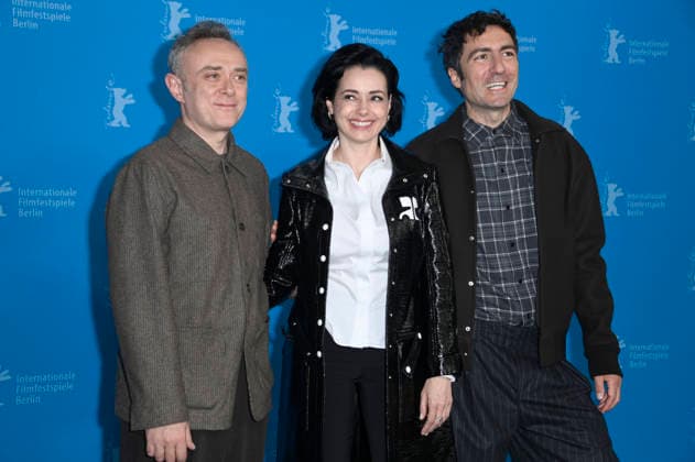 Tansu Bicer, Özgü Namal and Illker Catak at the photocall for the feature film Yellow Letters Yellow Letters at the Berlinale 2026 76 Berlin International Film Festival at the Hotel Grand Hyatt Berlin, 13 02 2026 Foto:xN.xKubelkax xFuturexImagex briefe_6213