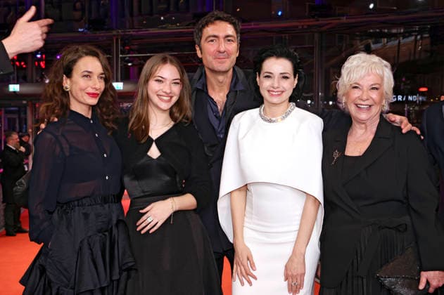 Ayda Arbatli, Leyla Smyrna Cabas, Ilker Catak, Özgü Namal and Ipek Bilgin at the premiere of the feature film Yellow Letters Yellow Letters at the Berlinale 2026 76 Berlin International Film Festival in the Berlinale Palast Berlin, 13 02 2026 Foto:xD.xBedrosianx xFuturexImagex briefe_6221