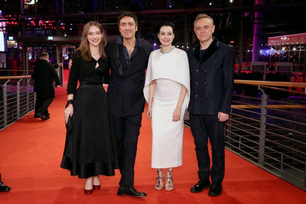Leyla Smyrna Cabas, Ilker Catak, Özgü Namal and Tansu Bicer at the premiere of the feature film Yellow Letters Yellow Letters at the Berlinale 2026 76 Berlin International Film Festival in the Berlinale Palast Berlin, 13 02 2026 Foto:xD.xBedrosianx xFuturexImagex briefe_6223