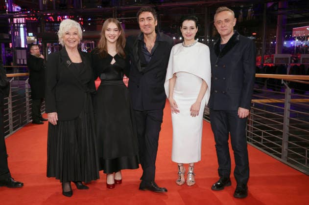 Ipek Bilgin, Leyla Smyrna Cabas, Ilker Catak, Özgü Namal and Tansu Bicer at the premiere of the feature film Yellow Letters Yellow Letters at the Berlinale 2026 76 Berlin International Film Festival in the Berlinale Palast Berlin, 13 02 2026 Foto:xD.xBedrosianx xFuturexImagex briefe_6224