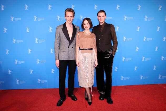 Paul Boche, Emilia Schüle andPhilip Froissant at the photocall for the feature film The Homeless Trial of Hein at the Berlinale 2026 76 Berlin International Film Festival at the Hotel Grand Hyatt Berlin, 13 02 2026 Foto:xD.xBedrosianx xFuturexImagex heimatlose_6209