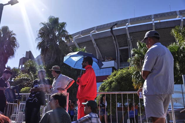 Fans line up early for Bad Bunny concert in Buenos Aires BUENOS AIRES, ARGENTINA - FEBRUARY 13: Fans of Puerto Rican artist Bad Bunny gather from the early hours of Friday to secure their spots outside the concert venue in Buenos Aires, Argentina, on February 13, 2026. The performance is part of his global DEBI TIRAR MAS FOTOS tour, which has sparked massive anticipation among Argentine fans. Luciano Gonzalez Anadolu Buenos Aires Argentina. Editorial use only. Please get in touch for any other usage.  Copyright: x2026xAnadoluxLucianoxGonzalezx