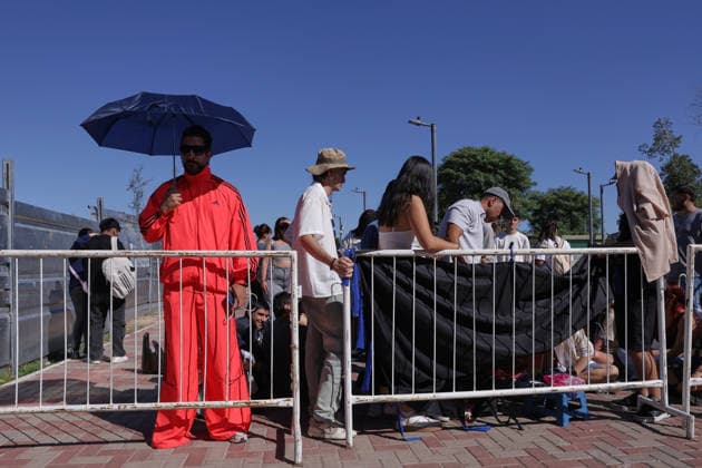 Fans line up early for Bad Bunny concert in Buenos Aires BUENOS AIRES, ARGENTINA - FEBRUARY 13: Fans of Puerto Rican artist Bad Bunny gather from the early hours of Friday to secure their spots outside the concert venue in Buenos Aires, Argentina, on February 13, 2026. The performance is part of his global DEBI TIRAR MAS FOTOS tour, which has sparked massive anticipation among Argentine fans. Luciano Gonzalez Anadolu Buenos Aires Argentina. Editorial use only. Please get in touch for any other usage.  Copyright: x2026xAnadoluxLucianoxGonzalezx