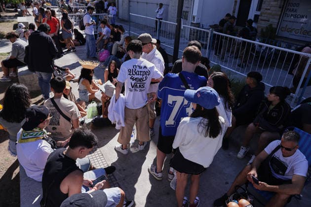 Fans line up early for Bad Bunny concert in Buenos Aires BUENOS AIRES, ARGENTINA - FEBRUARY 13: Fans of Puerto Rican artist Bad Bunny gather from the early hours of Friday to secure their spots outside the concert venue in Buenos Aires, Argentina, on February 13, 2026. The performance is part of his global DEBI TIRAR MAS FOTOS tour, which has sparked massive anticipation among Argentine fans. Luciano Gonzalez Anadolu Buenos Aires Argentina. Editorial use only. Please get in touch for any other usage.  Copyright: x2026xAnadoluxLucianoxGonzalezx