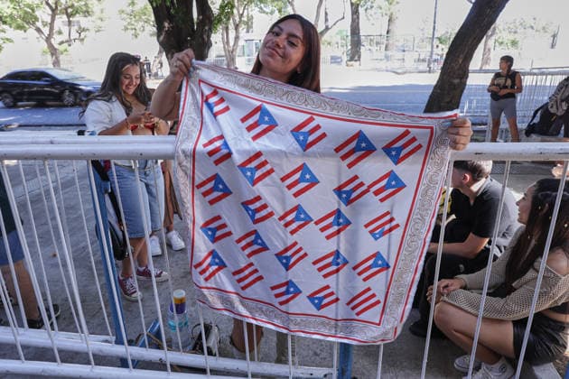 Fans line up early for Bad Bunny concert in Buenos Aires BUENOS AIRES, ARGENTINA - FEBRUARY 13: Fans of Puerto Rican artist Bad Bunny gather from the early hours of Friday to secure their spots outside the concert venue in Buenos Aires, Argentina, on February 13, 2026. The performance is part of his global DEBI TIRAR MAS FOTOS tour, which has sparked massive anticipation among Argentine fans. Luciano Gonzalez Anadolu Buenos Aires Argentina. Editorial use only. Please get in touch for any other usage.  Copyright: x2026xAnadoluxLucianoxGonzalezx