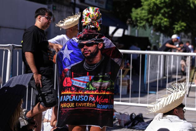 Fans line up early for Bad Bunny concert in Buenos Aires BUENOS AIRES, ARGENTINA - FEBRUARY 13: Fans of Puerto Rican artist Bad Bunny gather from the early hours of Friday to secure their spots outside the concert venue in Buenos Aires, Argentina, on February 13, 2026. The performance is part of his global DEBI TIRAR MAS FOTOS tour, which has sparked massive anticipation among Argentine fans. Luciano Gonzalez Anadolu Buenos Aires Argentina. Editorial use only. Please get in touch for any other usage.  Copyright: x2026xAnadoluxLucianoxGonzalezx
