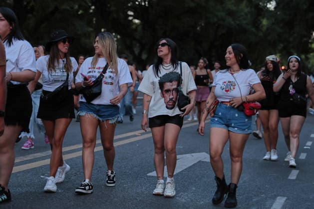 Bad Bunny performs first Buenos Aires concert of world tour BUENOS AIRES, ARGENTINA - FEBRUARY 13: Fans of Puerto Rican artist Bad Bunny gather from the early hours of Friday to secure their spots outside the concert venue in Buenos Aires, Argentina, on February 13, 2026. The performance is part of his global DEBI TIRAR MAS FOTOS tour, which has sparked massive anticipation among Argentine fans. Luciano Gonzalez Anadolu Buenos Aires Argentina. Editorial use only. Please get in touch for any other usage.  Copyright: x2026xAnadoluxLucianoxGonzalezx