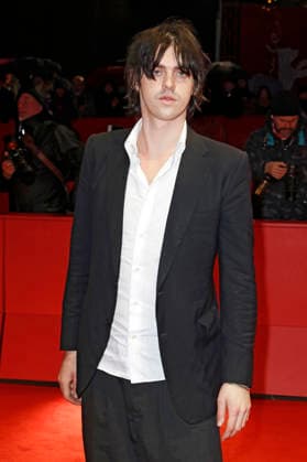Earl Cave at the photocall for the movie Sunny Dancer at the Berlinale 2026 76 Berlin International Film Festival on the Red Carpet of the Berlinale Palast Berlin, 13 02 2026 Foto:xC.xTamckex xFuturexImagex sunny_6221