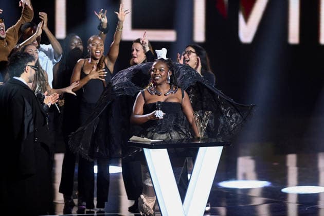 41st Les Victoires De La Musique Award Ceremony - Paris Theodora receives the Female Newcomer of the year Award during the 41st Les Victoires De La Musique Award Ceremony at La Seine Musicale on February 13, 2026 in Boulogne-Billancourt, France. Photo by Franck Castel ABACAPRESS.COM Paris France  Copyright: xCastelxFranck ABACAx