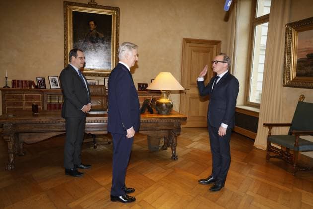 Newly appointed Brussels Region Minister Boris Dillies (R) takes the oath before King Philippe - Filip of Belgium (C) and Vice-prime Minister David Clarinval at the Royal Palace in Brussels on Saturday 14 February 2026. The MR, PS, and Les Engages on the French-speaking side, along with Groen, Anders, Vooruit, and CD&V on the Flemish side, agreed on Thursday evening to form a Brussels government after more than 600 days.  NICOLASxMAETERLINCK 163339468
