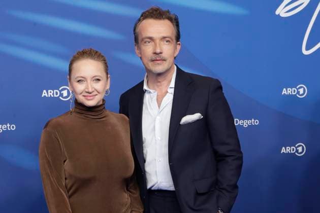 Anna Maria Mühe und Lucas Gregorowicz, bei der ARD BLUE HOUR 2026, Party zur 76. Internationalen Filmfestspiele Berlin, Berlinale, im Telegraphenamt in Berlin, Roter Teppich, *** Anna Maria Mühe and Lucas Gregorowicz, at the ARD BLUE HOUR 2026, Party for the 76th Berlin International Film Festival, Berlinale, at the Telegraphenamt in Berlin, Red Carpet,