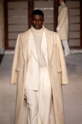 Sergio Hudson - Runway - February 2026 New York Fashion Week (NEW) Sergio Hudson - Runway - February 2026 New York Fashion Week. February 13, 2026, New York, New York, USA: A model walks the runway for the Sergio Hudson fashion show during the New York Fashion Week at the New York Public Library on February 13, 2026 in New York City. (Credit: M10s TheNews2) (Foto: M10s Thenews2 imago images) Sergio Hudson - Runway - February 2026 New York Fashion Week  Copyright: xRonxAdarx