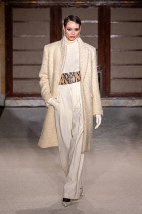 Sergio Hudson - Runway - February 2026 New York Fashion Week (NEW) Sergio Hudson - Runway - February 2026 New York Fashion Week. February 13, 2026, New York, New York, USA: A model walks the runway for the Sergio Hudson fashion show during the New York Fashion Week at the New York Public Library on February 13, 2026 in New York City. (Credit: M10s TheNews2) (Foto: M10s Thenews2 imago images) Sergio Hudson - Runway - February 2026 New York Fashion Week  Copyright: xRonxAdarx