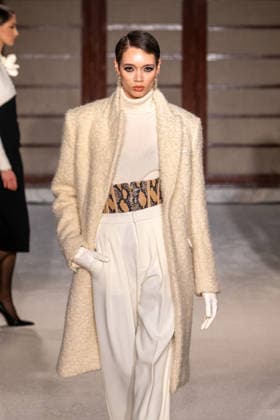 Sergio Hudson - Runway - February 2026 New York Fashion Week (NEW) Sergio Hudson - Runway - February 2026 New York Fashion Week. February 13, 2026, New York, New York, USA: A model walks the runway for the Sergio Hudson fashion show during the New York Fashion Week at the New York Public Library on February 13, 2026 in New York City. (Credit: M10s TheNews2) (Foto: M10s Thenews2 imago images) Sergio Hudson - Runway - February 2026 New York Fashion Week  Copyright: xRonxAdarx