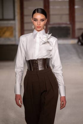 Sergio Hudson - Runway - February 2026 New York Fashion Week (NEW) Sergio Hudson - Runway - February 2026 New York Fashion Week. February 13, 2026, New York, New York, USA: A model walks the runway for the Sergio Hudson fashion show during the New York Fashion Week at the New York Public Library on February 13, 2026 in New York City. (Credit: M10s TheNews2) (Foto: M10s Thenews2 imago images) Sergio Hudson - Runway - February 2026 New York Fashion Week  Copyright: xRonxAdarx