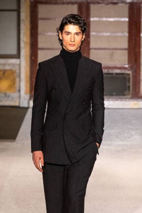 Sergio Hudson - Runway - February 2026 New York Fashion Week (NEW) Sergio Hudson - Runway - February 2026 New York Fashion Week. February 13, 2026, New York, New York, USA: A model walks the runway for the Sergio Hudson fashion show during the New York Fashion Week at the New York Public Library on February 13, 2026 in New York City. (Credit: M10s TheNews2) (Foto: M10s Thenews2 imago images) Sergio Hudson - Runway - February 2026 New York Fashion Week  Copyright: xRonxAdarx