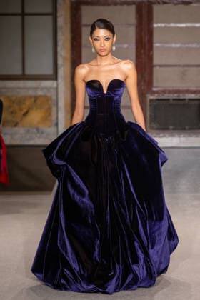 Sergio Hudson - Runway - February 2026 New York Fashion Week (NEW) Sergio Hudson - Runway - February 2026 New York Fashion Week. February 13, 2026, New York, New York, USA: A model walks the runway for the Sergio Hudson fashion show during the New York Fashion Week at the New York Public Library on February 13, 2026 in New York City. (Credit: M10s TheNews2) (Foto: M10s Thenews2 imago images) Sergio Hudson - Runway - February 2026 New York Fashion Week  Copyright: xRonxAdarx