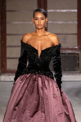 Sergio Hudson - Runway - February 2026 New York Fashion Week (NEW) Sergio Hudson - Runway - February 2026 New York Fashion Week. February 13, 2026, New York, New York, USA: A model walks the runway for the Sergio Hudson fashion show during the New York Fashion Week at the New York Public Library on February 13, 2026 in New York City. (Credit: M10s TheNews2) (Foto: M10s Thenews2 imago images) Sergio Hudson - Runway - February 2026 New York Fashion Week  Copyright: xRonxAdarx