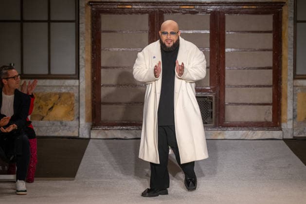 Sergio Hudson - Runway - February 2026 New York Fashion Week (NEW) Sergio Hudson - Runway - February 2026 New York Fashion Week. February 13, 2026, New York, New York, USA: Designer Sergio Hudson walks the runway finale for the Sergio Hudson fashion show during the New York Fashion Week at the New York Public Library on February 13, 2026 in New York City. (Credit: M10s TheNews2) (Foto: M10s Thenews2 imago images) Sergio Hudson - Runway - February 2026 New York Fashion Week  Copyright: xRonxAdarx