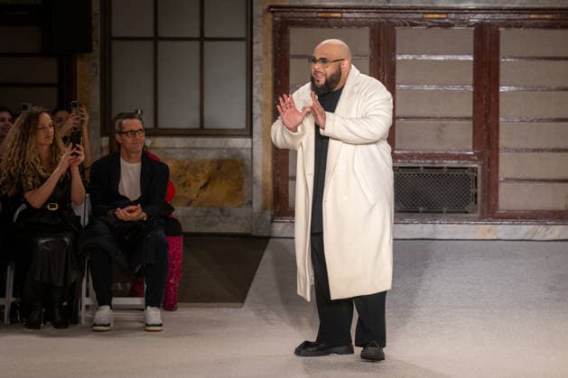 Sergio Hudson - Runway - February 2026 New York Fashion Week (NEW) Sergio Hudson - Runway - February 2026 New York Fashion Week. February 13, 2026, New York, New York, USA: Designer Sergio Hudson walks the runway finale for the Sergio Hudson fashion show during the New York Fashion Week at the New York Public Library on February 13, 2026 in New York City. (Credit: M10s TheNews2) (Foto: M10s Thenews2 imago images) Sergio Hudson - Runway - February 2026 New York Fashion Week  Copyright: xRonxAdarx
