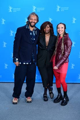 Alain Gomis and Katy Correa L and D Johé Kouadio embrace during a photo call for the film Dao presented in competition at the 76th Berlinale, Europes first major film festival of the year, in Berlin on February 14, 2026 Romain Doucelin at the photocall for the film Doa during the 76th Berlinale International Film Festival Berlin 2026 , February 14, 2026 Romain Doucelin Bestimage Cast and crew pose at the Dao photocall during the 76th Berlinale International Film Festival Berlin at Grand Hyatt Hotel on February 14, 2026 in Berlin, Germany Berlin Allemagne  Copyright: xRomainxDoucelinx xBestimagexRomainxDoucelinx xBestimagex