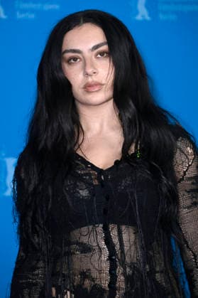 Charli xcx at the photocall for the movie The Moment at the Berlinale 2026 76 Berlin International Film Festival at the Hotel Grand Hyatt Berlin, 14 02 2026 Foto:xN.xKubelkax xFuturexImagex moment_6246