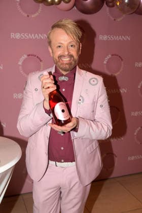 Ross Antony at the presentation of his new ROSS Secco RosÃ at Rossmann Leipzig, 14 02 2026 Ross Antony at the presentation of his new ROSS Secco RosÃ at Rossmann in Leipzig Saxony Germany Copyright: xMatthiasxGränzdörferx