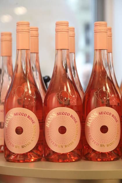 Ross Antony at the presentation of Ross Secco Rose sparkling wine from Lembergerland Kellerei Rosswag eG exclusively at Rossmann in the Rossmann store in Leipzig Leipzig, 14 02 2026 Copyright: xMatthiasxGränzdörferx