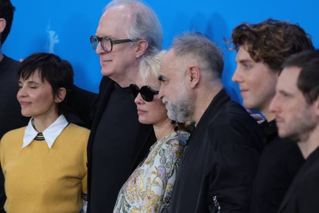 Photocall for Rosebush Pruning, 76 Berlinale Elena Anaya, Tracy Letts, Pamela Anderson, Lukas Gage Photocall for Rosebush Pruning , 76 Berlinale, Grand Hyatt, Date 14 02 2026 Copyright: xEventpress Kratschx