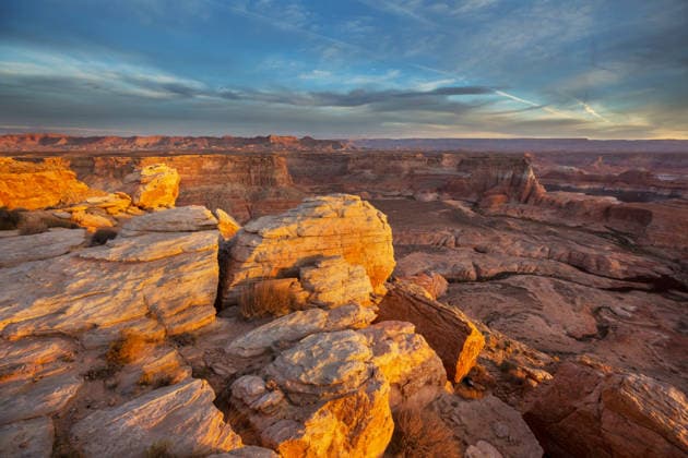 Sandsteinbildungen in Utah, USA. Schöne ungewöhnliche Landschaften bei Sonnenaufgang.. Sandstone formations in Utah, USA. Beautiful Unusual landscapes at sunrise.. (License=RF) Copyright: xZoonar.com GalynaxAndrushkox 24645437