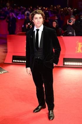 Lukas Gage à la première du film Rosebush Pruning lors de la 76ème édition du festival international du film de Berlin La Berlinale 2026 , le 14 février 2026 Romain Doucelin Bestimage Celebrities attend the premiere of Rosebush Pruning during the 76th Berlinale, Berlin International Film Festival, at the Berlinale Palast, on February 14, 2026 in Berlin, Germany Berlin Allemagne  Copyright: xRomainxDoucelinx xBestimagexRomainxDoucelinx xBestimagex