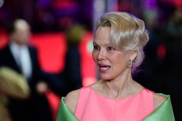 Pamela Anderson à la première du film Rosebush Pruning lors de la 76ème édition du festival international du film de Berlin La Berlinale 2026 , le 14 février 2026 Romain Doucelin Bestimage Celebrities attend the premiere of Rosebush Pruning during the 76th Berlinale, Berlin International Film Festival, at the Berlinale Palast, on February 14, 2026 in Berlin, Germany Berlin Allemagne  Copyright: xRomainxDoucelinx xBestimagexRomainxDoucelinx xBestimagex