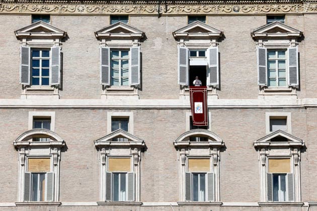February 15, 2026, Vatican City, ITALIA ROMA: Pope Leo XIV during the Angelus prayer, traditional Sunday s prayer, from the window of his office overlooking Saint Peter s Square, Vatican City, 15 February 2026. ANSA ANGELO CARCONI. Vatican City ITALIA ROMA  - ZUMAa110 20260215_zaf_a110_007 Copyright: xAngeloxCarconix