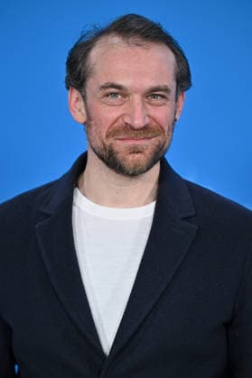 76th Berlin Film Festival Photocall Dust Arieh Worthalter attending the photocall of the movie Dust during 76th Berlin International Film Festival in Berlin, Germany on 15 February 2026. Photo by Julien Reynaud APS-Medias ABACAPRESS.COM Berlin  Copyright: xReynaudxJulien APS-Medias ABACAx