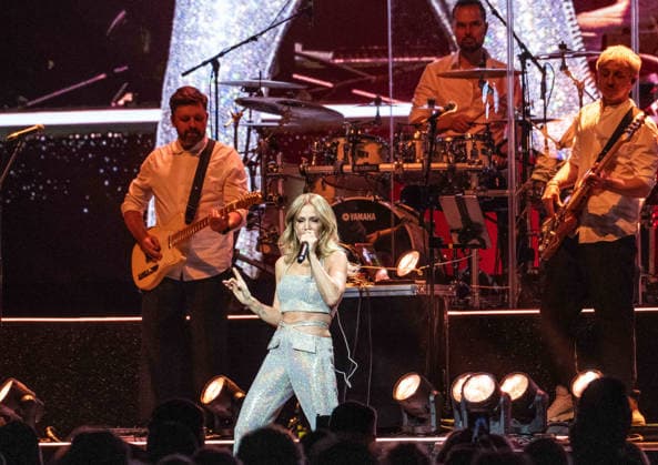 15 02 2026, xlakx, Entertainment, Michelle Zum letzten Mal Die Abschiedstournee 2026 v l Schlager singer Michelle buergerl Tanja Gisela Hewer Zum letzten Mal Die Abschiedstournee 2026 it closes an important chapter in German music history One last time live, one last time together a farewell that gets under your skin in the Uber Arena Berlin Berli Daniel Lakomski