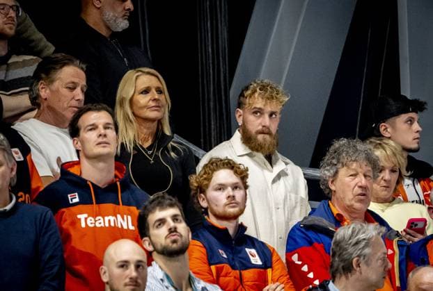 MILAN - Jake Paul in the stands. Femke Kok became the first Dutch speed skater to win gold in the 500 meters at the Olympic Games. The 25-year-old Frisian won the shortest distance at the Milano Speed Skating Stadium in an Olympic record time of 36.49. Jutta Leerdam, after winning gold in the 1000 meters, skated to silver in 37.15. ROBIN UTRECHT ANP netherlands out - belgium out  Copyright: xx x550805010x originalFilename: 550805010.jpg