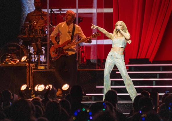 15 02 2026, xlakx, Entertainment, Michelle Zum letzten Mal Die Abschiedstournee 2026 v l Schlager singer Michelle buergerl Tanja Gisela Hewer Zum letzten Mal Die Abschiedstournee 2026 it closes an important chapter in German music history One last time live, one last time together a farewell that gets under your skin in the Uber Arena Berlin Berli Daniel Lakomski