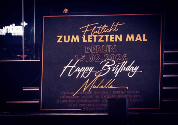 15 02 2026, xlakx, Entertainment, Michelle Zum letzten Mal Die Abschiedstournee 2026 v l Flutlicht ZUM LETZTEN MAL Berlin 15 02 2026 Happy Birthday Michelle a farewell poster on stage at the Uber Arena Berlin Berlin Daniel Lakomski