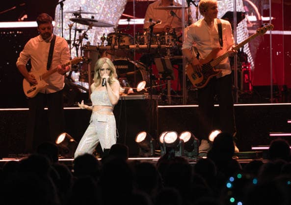 15 02 2026, xlakx, Entertainment, Michelle Zum letzten Mal Die Abschiedstournee 2026 v l Schlager singer Michelle buergerl Tanja Gisela Hewer Zum letzten Mal Die Abschiedstournee 2026 it closes an important chapter in German music history One last time live, one last time together a farewell that gets under your skin in the Uber Arena Berlin Berli Daniel Lakomski