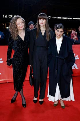 Flora Nicholson, Clare Dunne and Mia Tharia at the premiere of the feature film The Education of Jane Cumming at the Berlinale 2026 76 Berlin International Film Festival at the Zoo Palast Berlin, 15 02 2026 Foto:xC.xTamckex xFuturexImagex education_6201