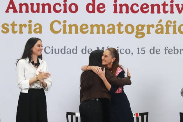Mexican actress and producer Salma Hayek and MexicoÃ¢â‚¬â ¢s President Claudia Sheinbaum Pardo during the announcement of incentives for the film and audiovisual industry at the National Palace. on February 15, 2026 in Mexico City, Mexico. Mexico City Mexico  - ZUMAe321 20260215_zia_e321_002 Copyright: xCarlosxSantiagox