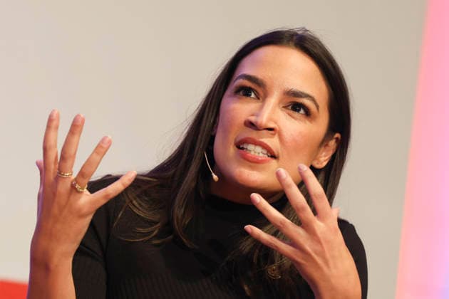 Alexandria Ocasio-Cortez, gilt als Vordenkerin in der demokratischen Partei der USA, bei Diskussion in der TU Berlin mit Studenten zum Zustand der Politik in den USA und über die Rolle junger Menschen am 15.02.27 in Berlin.. Alexandria Ocasio Cortez bei Diskussion in der TU Berlin *** Alexandria Ocasio Cortez, considered a thought leader in the US Democratic Party, in discussion at the TU Berlin with students on the state of politics in the USA and the role of young people on 15 02 27 in Berlin Alexandria Ocasio Cortez in discussion at the TU Berlin