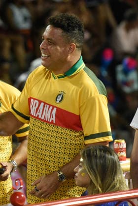 RIO DE JANEIRO, RJ - 15.02.2026: SAMBA SCHOOL PARADE, RIO CARNIVAL 2026 - Former player Ronaldo Nazario was present at the Rio de Janeiro sambadrome this Sunday (15). x2886836x  CarlosxSanttos
