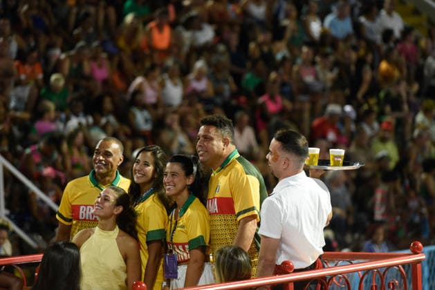 RIO DE JANEIRO, RJ - 15.02.2026: SAMBA SCHOOL PARADE, RIO CARNIVAL 2026 - Former player Ronaldo Nazario was present at the Rio de Janeiro sambadrome this Sunday (15). x2886837x  CarlosxSanttos