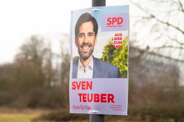 Landtagswahlen Trier in Rheinland-Pfalz, Deutschland, Wahlplakat wirbt für den Kandidaten einer politischen Partei, Wahlkampf, 9. Februar 2026 Landtagswahlen Trier in Rheinland-Pfalz, Deutschland, Wahlplakat wirbt für den Kandidaten einer politischen Partei, Wahlkampf, 9. Februar 2026 (License=RM) Copyright: xZoonar.com BeritxKesslerx 24651303