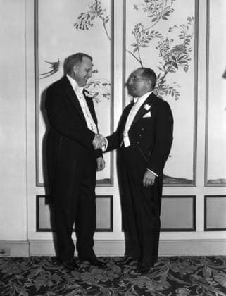 RECORD DATE NOT STATED William Randolph Hearst shaking hands with Louis B. Mayer circa 1930 EDITORIAL USE ONLY  Copyright: x