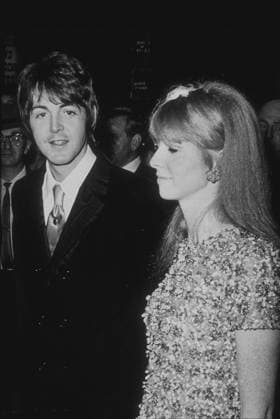RECORD DATE NOT STATED Paul McCartney and girlfriend Jane Asher at the film premiere How I Won The War 1967 EDITORIAL USE ONLY  Copyright: x