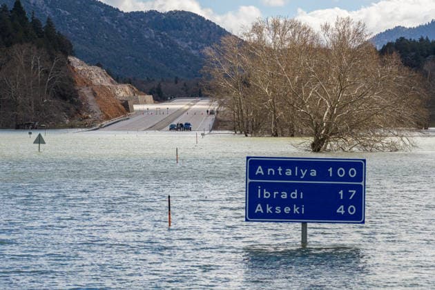 The Konya-Antalya highway, parts of which were flooded due to rainfall ANTALYA, TURKIYE - FEBRUARY 16: A traffic sign is seen partially submerged in floodwaters in the Konya-Antalya Highway, parts of which were flooded after heavy rains in Antalya, Turkiye on February 16, 2026. Following recent rainfall, the road and cultivated farmlands in the Gembos Plain and Baslar Village area were flooded. Seyit Konyali Anadolu Antalya Turkey. Editorial use only. Please get in touch for any other usage.  Copyright: x2026xAnadoluxSeyitxKonyalix