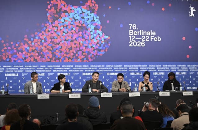 76th Berlin International Film Festival BERLIN, GERMANY - FEBRUARY 16: The cast and crew of the film Wo Men Bu Shi Mo Sheng Ren (We Are All Strangers) speak to press during the 76th International Berlin Film Festival (Berlinale) in Berlin, Germany on February 16, 2026. Halil Sagirkaya Anadolu Berlin Germany. Editorial use only. Please get in touch for any other usage.  Copyright: x2026xAnadoluxHalilxSagirkayax